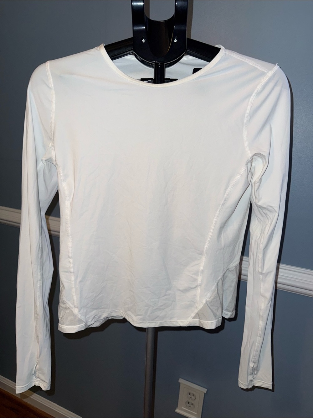 Lululemon Back in Action Long Sleeve Top Super White Thumbholes Size 6 EUC